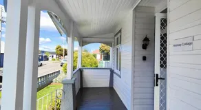 Three Bedrooms Hermay Cottage with Free Parking and 5 minutes drive to Launceston near museum - Image 4