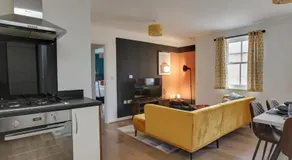Two Bedroom Coach House - Free Allocated Parking for 2 vehicles - Central Colchester - Image 2