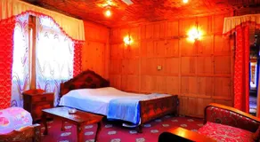 Raja's Palace Houseboat - Lake View - Image 2