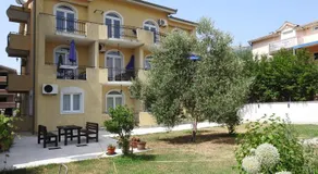 Luna Apartments - Image 4