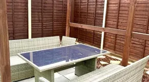 3-Bed Bungalow near Elizabeth Line, Parking - Image 4