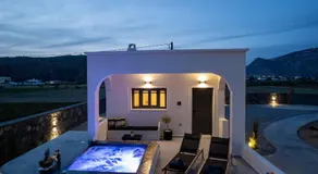 Almira Luxury Suites - Image 3