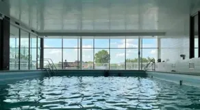 Parking gratuit, piscine interieur vue panoramique - Image 4