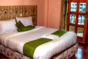 Tisa Suites and Lounge - Image 3