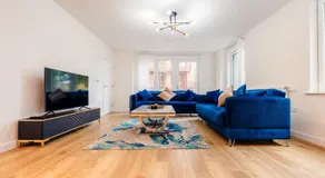 LUX 3BDR Riverside Duplex Mansionette By LCY & ExCeL I 20mins to Central London - Image 2