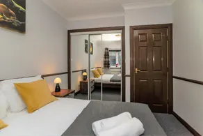 Newcastle Quayside City Centre 2 Bedroom Apartment 9 - Image 3