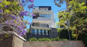 Spacious Studio Surrounded By Great Views - Image 3