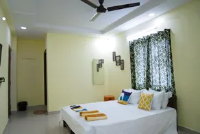 Hotel Yellow Bells - Image 3