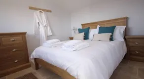 Stunning cottage close to city centre - Pass the Keys - Image 2