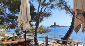 Cap Esterel, quartier Belvédère 2p meublé tourisme 3 étoiles climatisé Rez-de-Jardin, Vue Mer, WIFI, Piscine et Parking inclus - Image 4