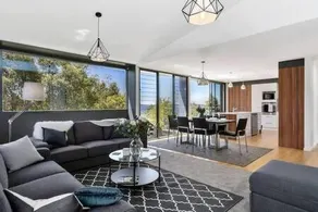 New Architect designed Coastal retreat-water views - Image 2