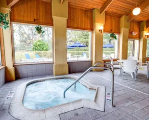 Comfort Inn Fontana - Image 5