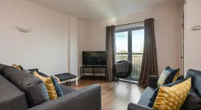Portland Square - 2 Bedroom Modern City Apartment - Image 5