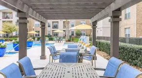Sunny 2BR Magnolia Escape Pool Gym & Location - Image 3