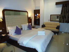 Hotel Sun Plaza - Image 2