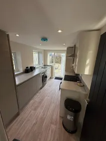 Victoria Cottage Seaside - Spacious 4-BR in Bognor Regis,close to Beachfront & 2 minutes from Butlins Holiday Camp,contractor friendly, families, business travellers - Image 5