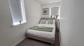 The Cozy Stopover 3 bedroom house with free Parking - Image 2