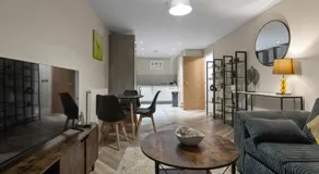 Solihull Flat For 2 with Fast WiFi with Free Secured Parking - Image 2