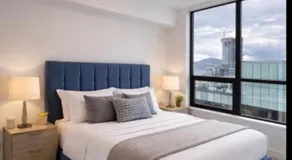 Stunning Million-Dollar Lakeview 2 Bedroom signature Loft with rooftop pool - Image 2