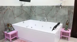 Air Purifier - Modern Jacuzzi HotTub 1BHK Suite 3 - Image 5