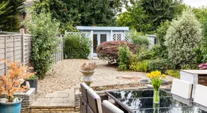 Lovely House in Welwyn with Garden and Off road parking - Image 4
