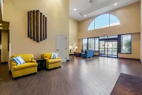 Comfort Inn Bismarck - Image 2