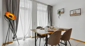Groß, modern, vollausgestattet, gemütlich mit Küche und Parkplatz für Urlaub oder Business - Image 5