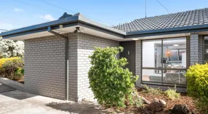 Wilson Executive by Geelong Short & Long Stays - Image 5