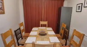 Central to town, 4 bedrooms, sleeps 8, parking for 4 plus cars - Image 4