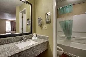 Key West Inn Wetumpka - Image 5
