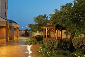 Courtyard by Marriott Bloomington - Image 4