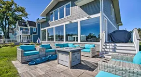 Home on Fox River: Modern Decor Style! - Image 5