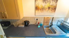 East Kilbride 1BHK Apartment with free parking - Image 4