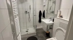 Modernes Zimmer am Campus 1 mit Gemeinschaftsbad - Image 5