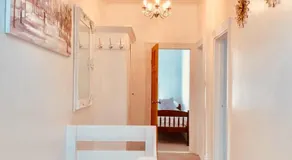 Spacious two bedroom flat, central location - Image 3
