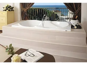 M Glamor Hotel - Image 3