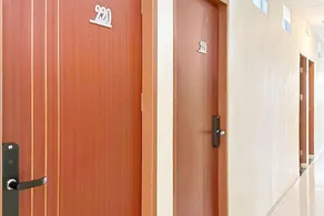 RedDoorz Plus at Komplek ABC Batu Aji Batam - Image 2