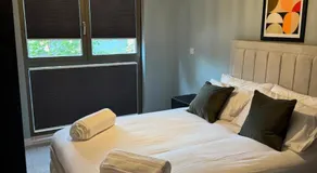 Luxury Apartment in Old Trafford - Image 2