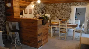 Chalet in pietra e legno con caminetto - Image 5