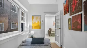 Bondi Art Deco Apartment with Jacuzzi Bath - Image 3