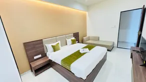 HOTEL ROYAL SKY - Image 2