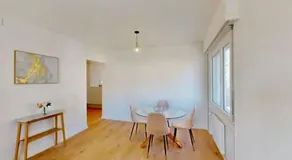 Spacious Minimalist Prilly 2BR Free Parking - Image 3
