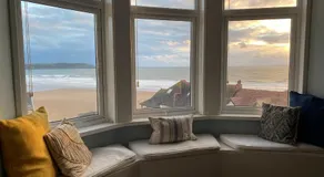 Spacious flat - fabulous sea views & walk to beach - Image 2