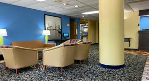 Super 8 by Wyndham Port Clinton - Image 3