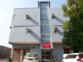 Hotel O Dream Town - Image 2