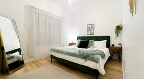 Modern 3BR Oasis Free Parking - Image 2