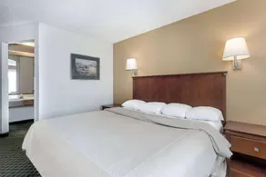 Travelodge Pelham Birmingham - Image 4
