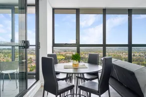 Liverpool Brand new 2 Bedroom APT View & Parking - Image 3