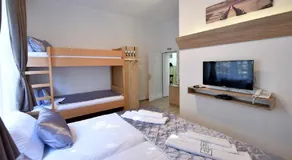 Villa Nina Hotel & Lounge bar - Image 2