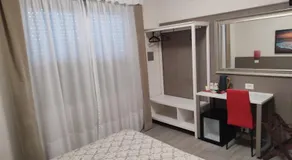 Euro Hotel - Image 2